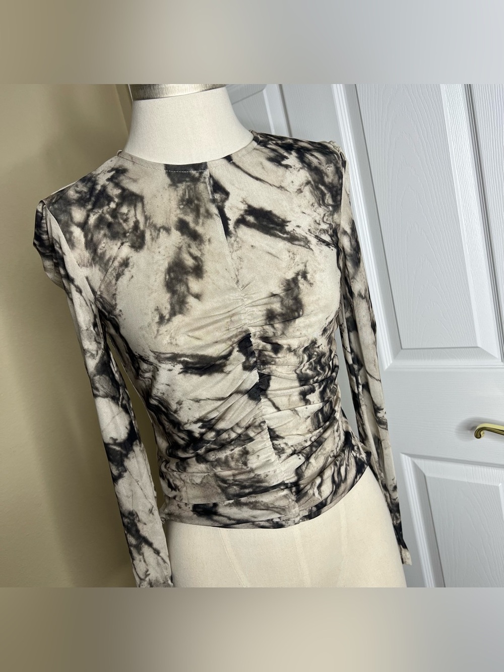 Walter Baker Marble-Print Long Sleeve Crewneck Top - Taupe & Black